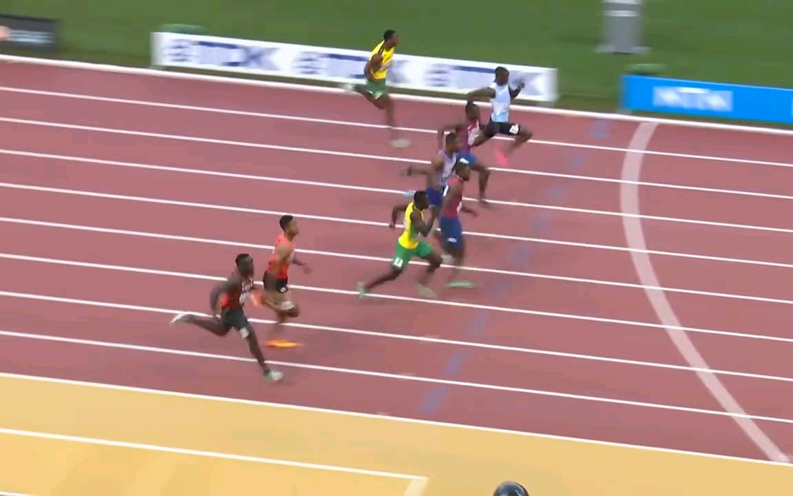 开云体育-田径选手刷新世界纪录，震撼全场