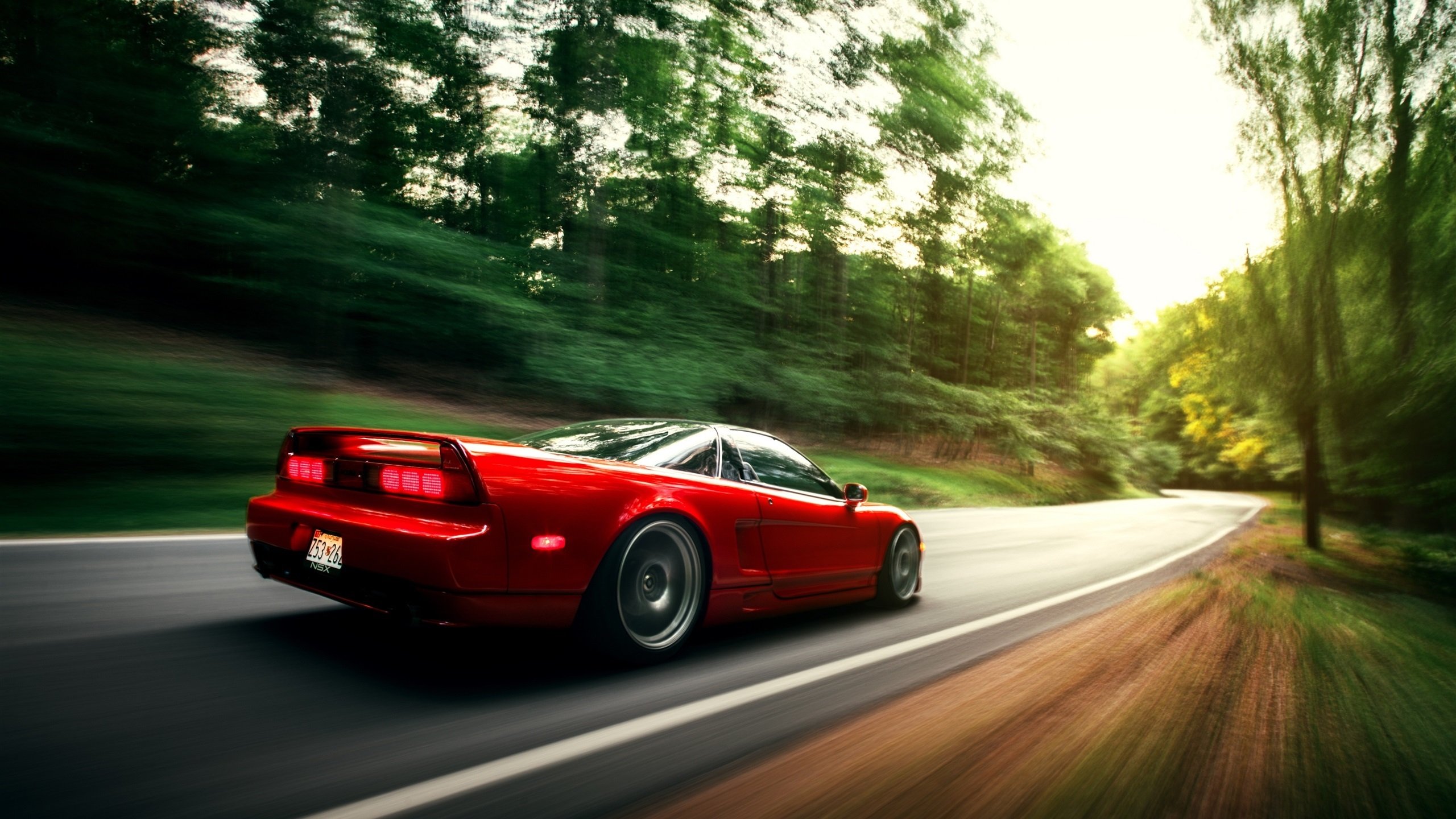 开云体育APP下载-引擎轰鸣与篮球鞋摩擦声，当F1揭幕之夜遇上伦纳德的末节时刻